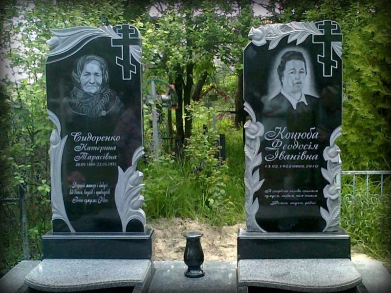 Памятники с цветами в Киеве